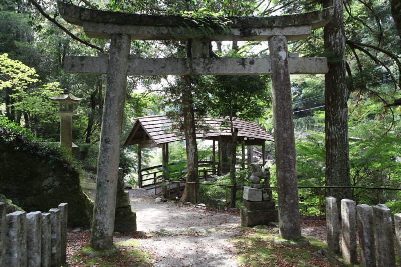 天神社側からの眺めも風情があり、歴史を感じることができる。