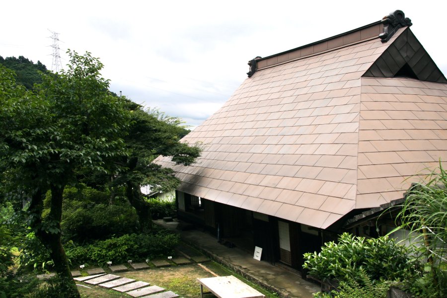 惣河内神社の社務所だった一畳庵。今では、知る人ぞ知る癒しの観光スポットに。