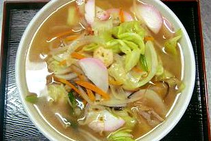 併設されたレストランで一番人気のじゃこ天入りちゃんぽん（600円）。