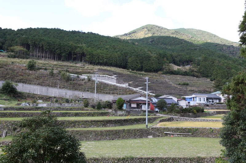 一つ一つ積み上げられた見事な石垣が、自然の景観に溶け込み何とも言われぬ絶景を生み出している。