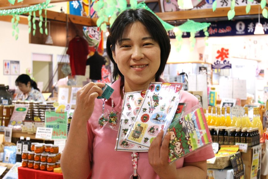 愛らしい牛鬼キャラクター「もーに」のキーホルダーやステッカーは大人気！