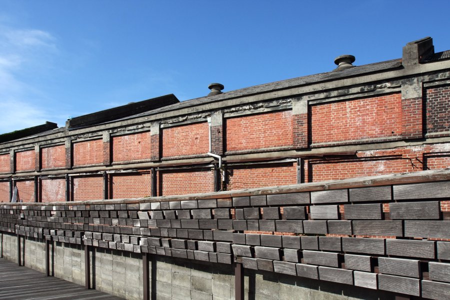 旧東洋紡赤レンガ倉庫は、現在木材会社所有のため外観のみ見ることができる。