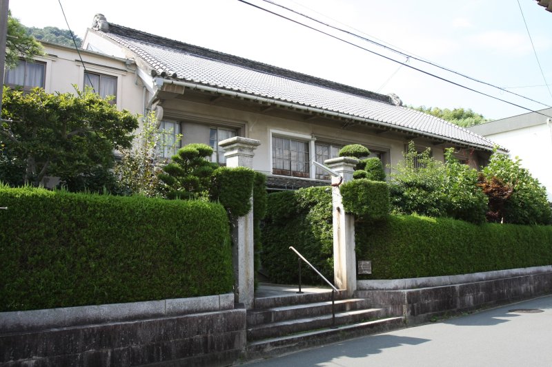 貿易業や鉱山業で栄えた旧宇都宮壮十郎邸。屋根が丸みを帯びた「むくり屋根」という技法で造られ、中には暖炉もある和洋折衷な建物。