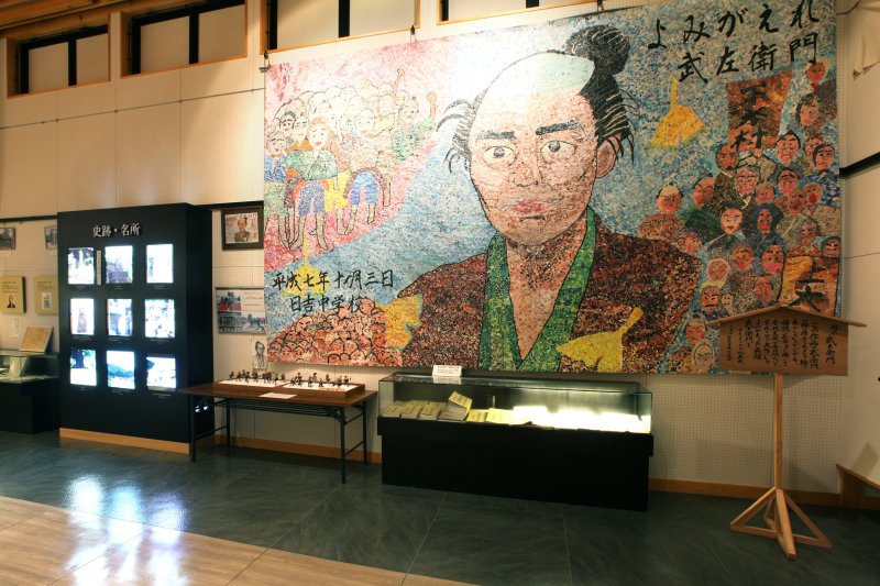 地元中学校の全校生徒による「武左衛門一揆」の様子を表したちぎり絵。