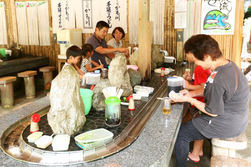 多くの家族連れでいつも賑わう店内では、そうめんを味わう人の笑みが溢れる。