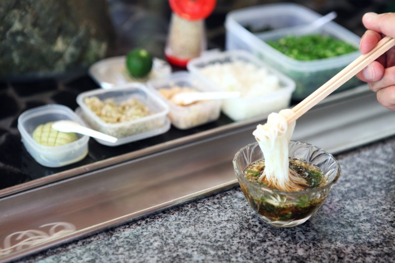 手作りのめんつゆと地元産の薬味との相乗効果が、絶妙な味を生み出す。