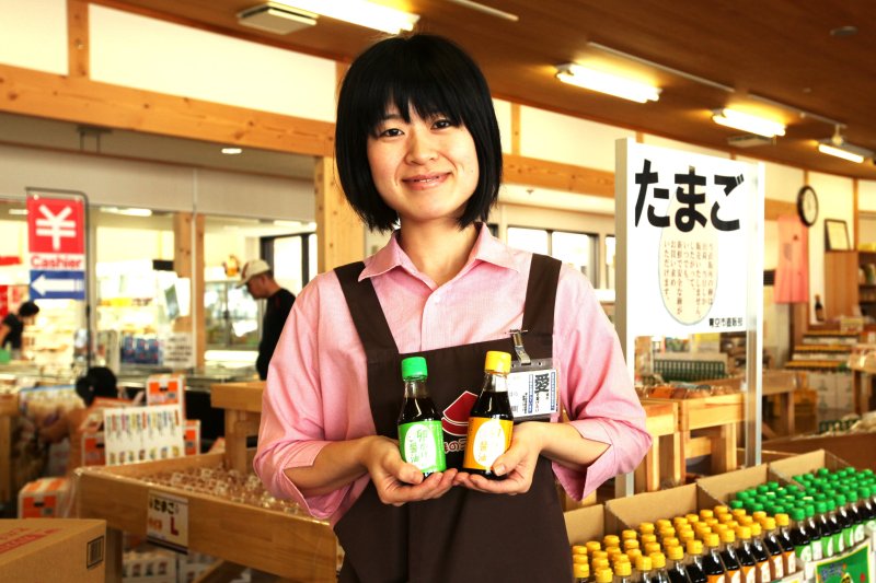 地元の醤油会社が考案・開発した「卵ご飯用のしょうゆ」は、自慢の一品。「ゆず風味」は幅広く料理に使える。