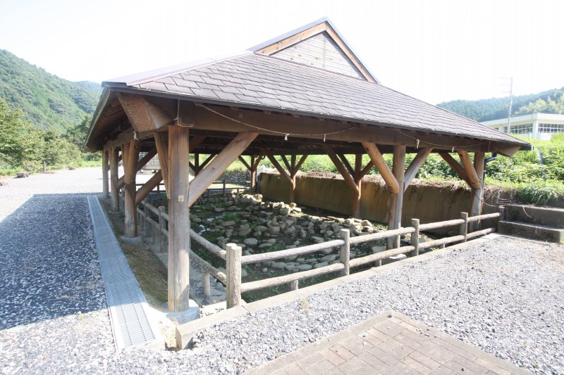 発掘された状態のまま展示されている配石遺構は、豊漁などの祭祀の場であったと推測されている。