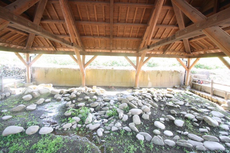 発掘された配石遺構は、西日本での発見は極めて珍しい貴重な遺跡。