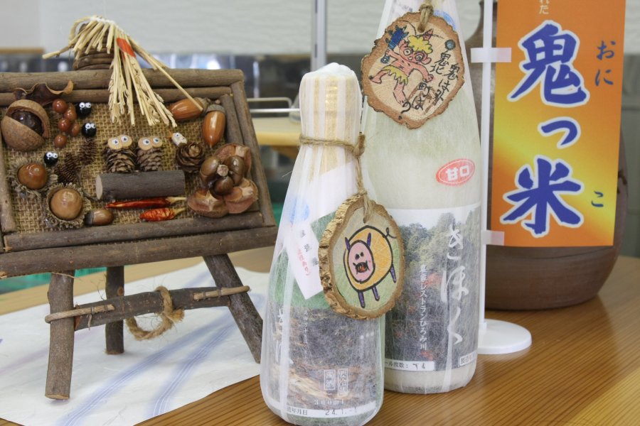 季節によって変わるラベルや瓶の飾りは、どれも一つ一つ手作りされたもの。