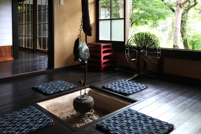 芝不器男の感性を育てた屋内の様子も隅々まで見学できる。