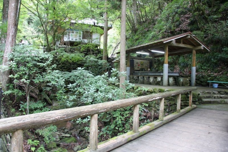 2つの場所で流しそうめんを行っているので、団体にも対応することができる。