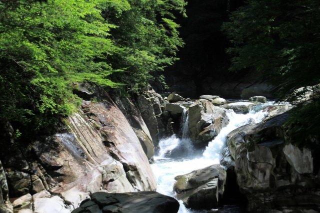 西日本最高峰へ！石鎚山スカイラインと面河渓 絶景ドライブ＆ハイク旅