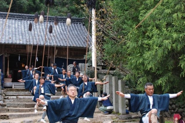 磐根神社毛槍投奴