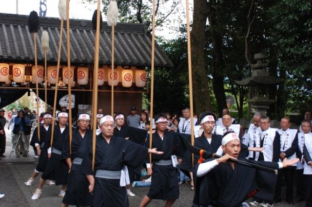 綾延神社殿中奴