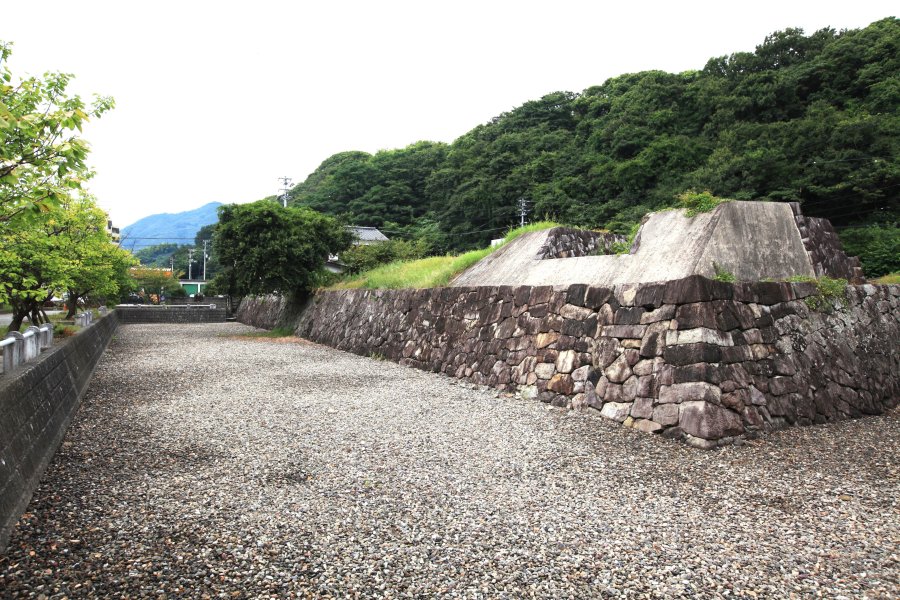 砲台場が造られる以前は、藩主が江戸から戻った際この場で船から上陸していたため「お上がり場」と呼ばれていたこともある。