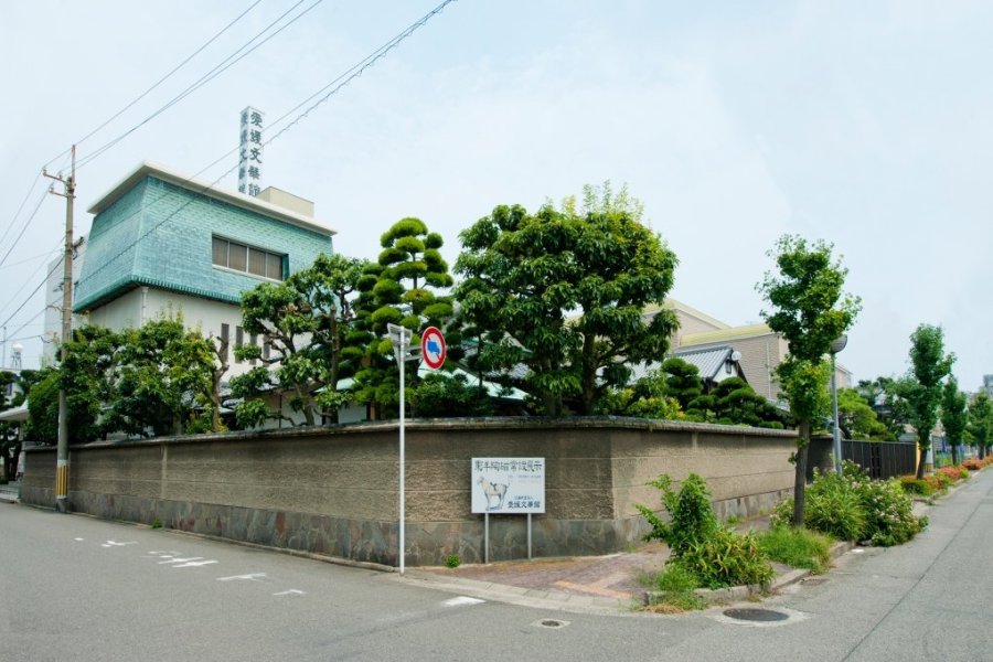 一見茶室を有する美術館とは思えない佇まいだが、中に入ると数々の貴重な展示品に驚かされる。