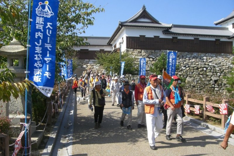 健康な方なら誰でも参加でき、ご自分の体力に合わせたコースを選択できる。