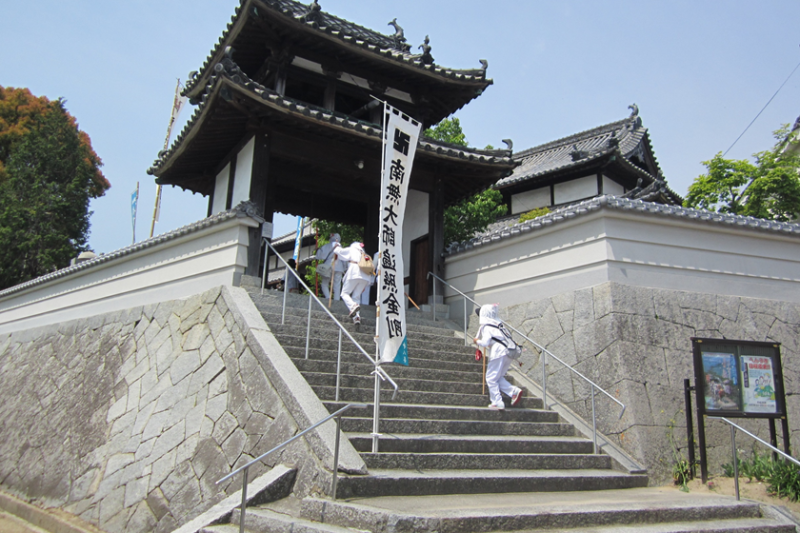 新暦４月の第３土曜日を初日とする３日間にへんろ市を開催します。