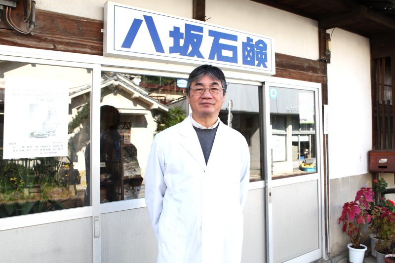 リサイクル石鹸の生みの親。「地球のことを考えて、環境に優しいリサイクル石鹸を使ってください」と店主。