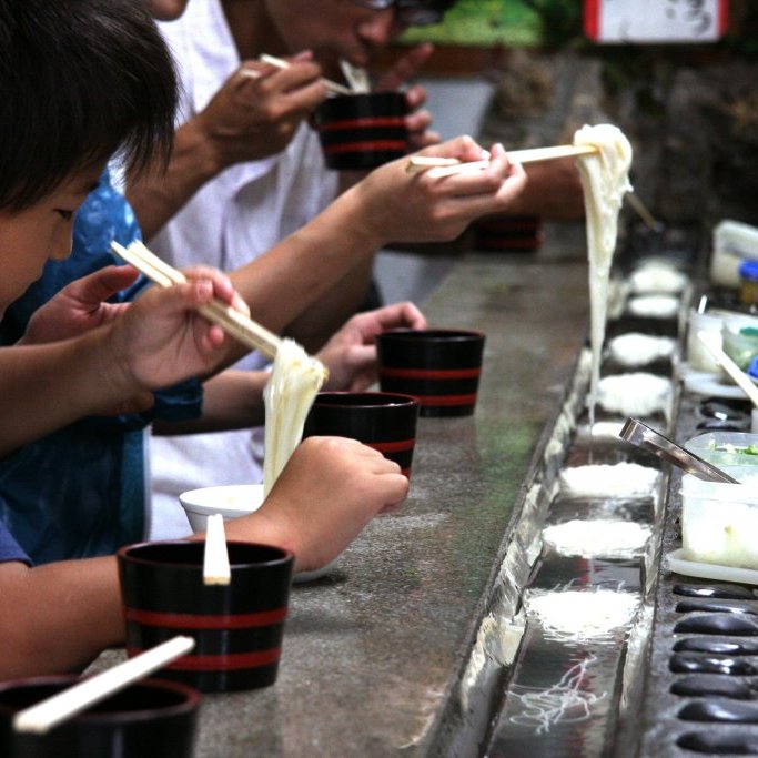 観音水そうめん流し