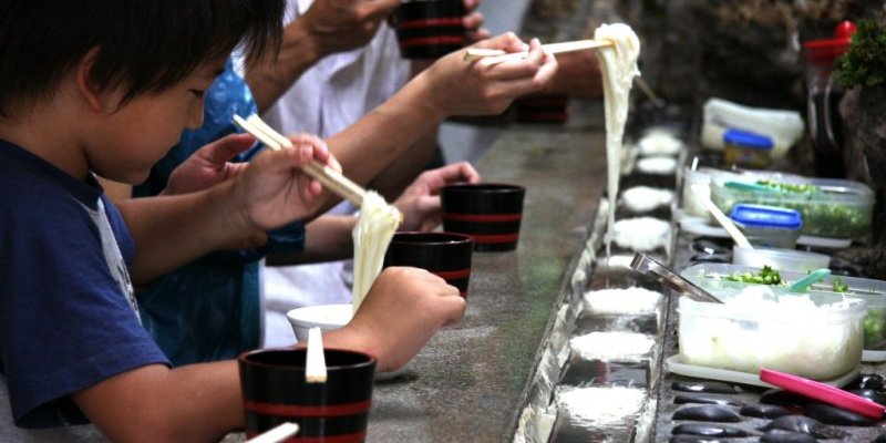 観音水そうめん流し