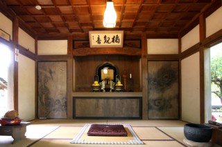 みかんの名産地・吉田町だけあって、「みかんの神様」として田道間守公を祀った堂宇がある。