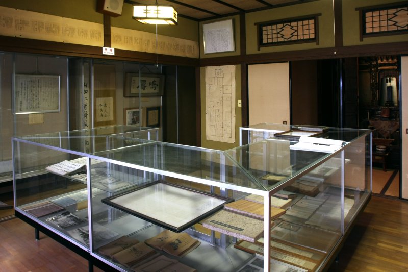 資料室では、来島したこともある若山牧水や吉井勇の資料が展示されている。