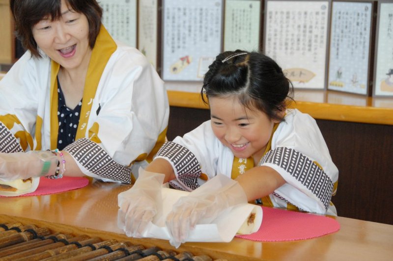 タルト巻き体験は大人から子どもまで楽しめる