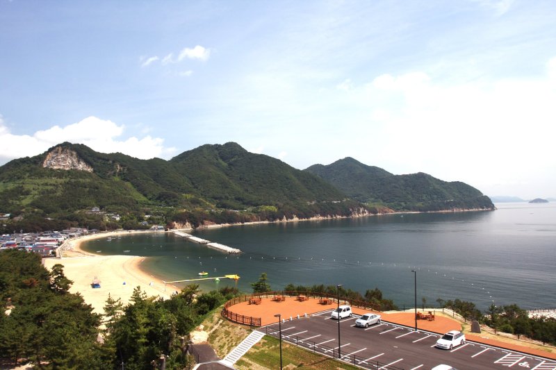 愛媛県で唯一、環境省選定の「快水浴場百選」選ばれた景観。