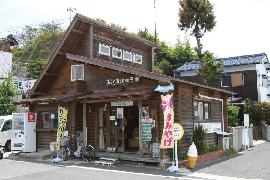 木の香りが漂うログハウス。