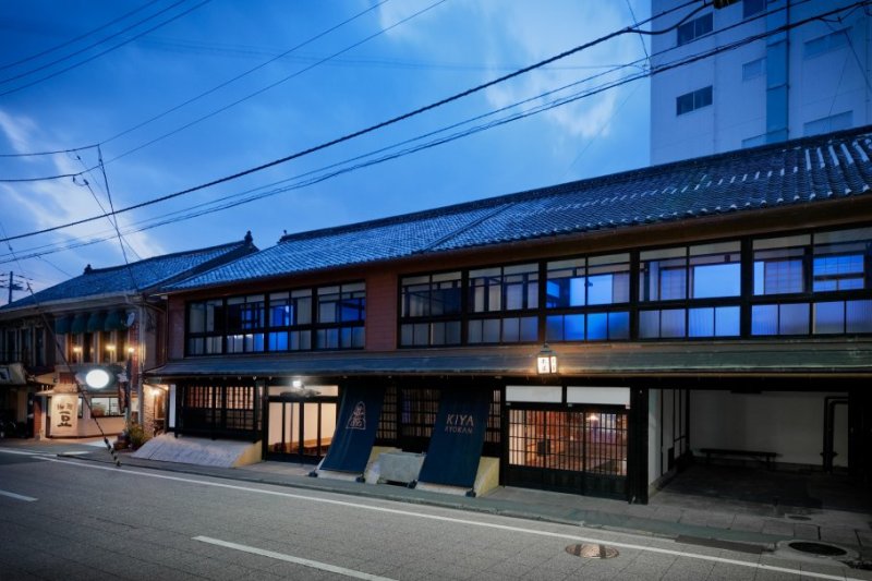 木屋旅館の外観。