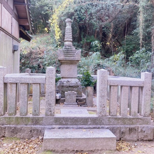 村上義弘供養塔