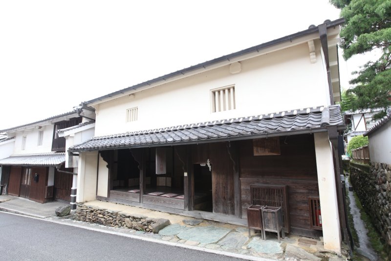 当時の生活を今に伝える「町家資料館」。江戸後期の建物を当時の姿に修理復元し、公開している。