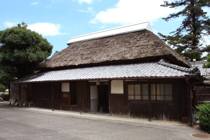 現在は使用されていない元社長邸。外観のみ見学可能。