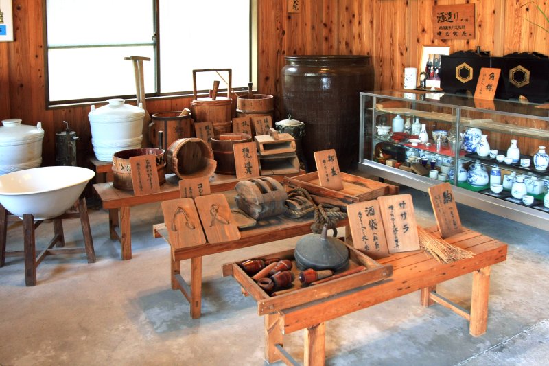 資料館には、昔ながらに手作りで行っていた機具などを展示。見学は営業時間内であればいつでも可能。