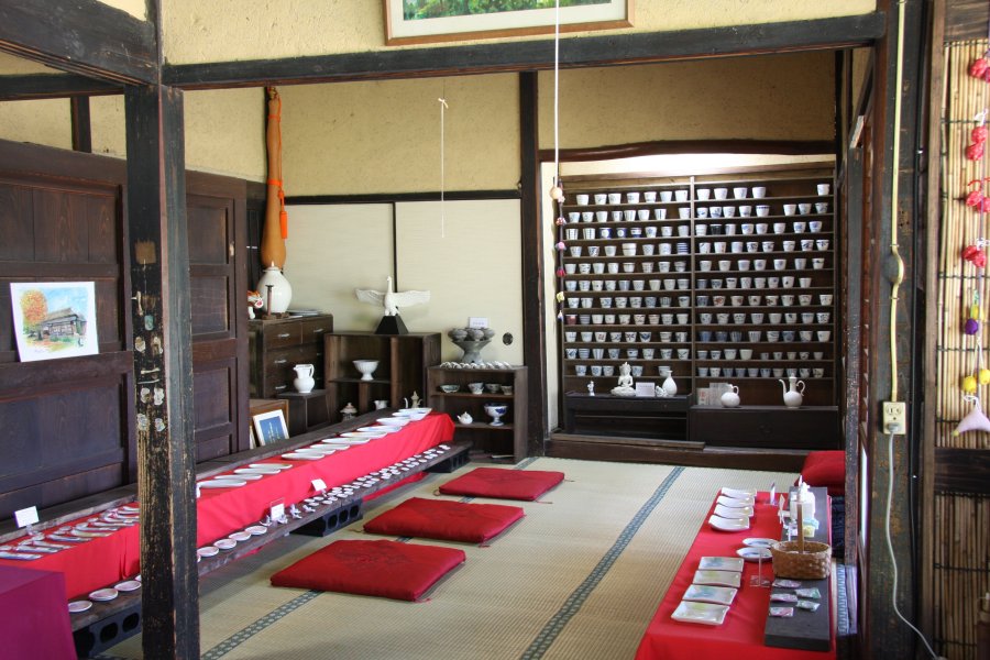 ゆっくりと見学できる店内では、管理人と会話を楽しむことができ、地元住民との触れ合いの場ともなっている。