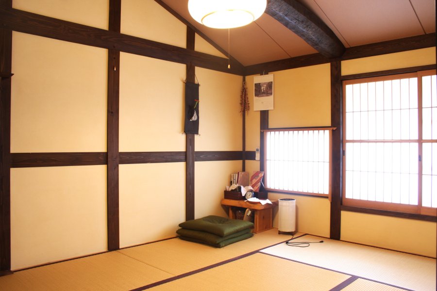 2階は宿泊スペースとなっており、和室の空間で自由な時間を過ごせる。
