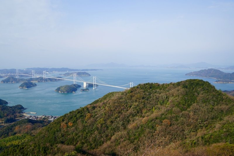 「来島海峡大橋」をはじめ、360度のパノラマが楽しめる。