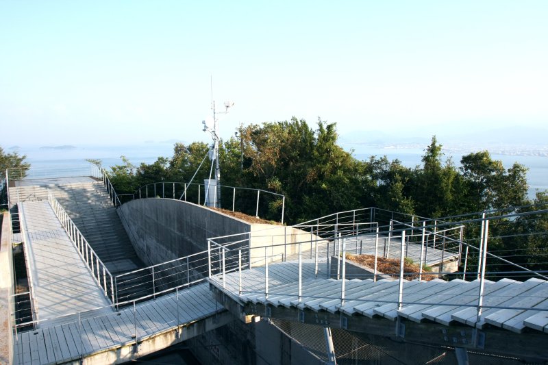 瀬戸の島々から市街地まで見渡すことのできる展望台。
