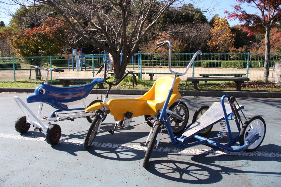 わんぱく広場には様々なユニーク自転車があり、子供に大人気。