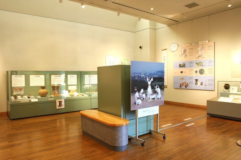 ミニチュアの模型やイラストを用いるなど、わかりやすく工夫を凝らした第2展示室。