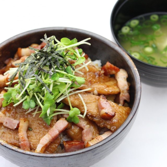 豚ベーコン丼