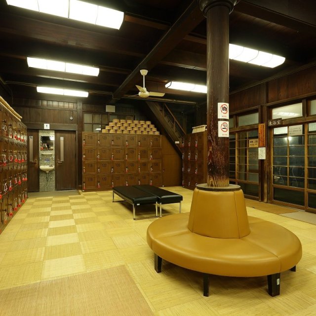 神の湯・男子浴室・脱衣所