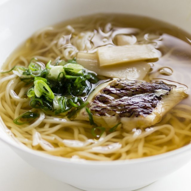 TV取材も入ったオリジナル鯛ラーメン