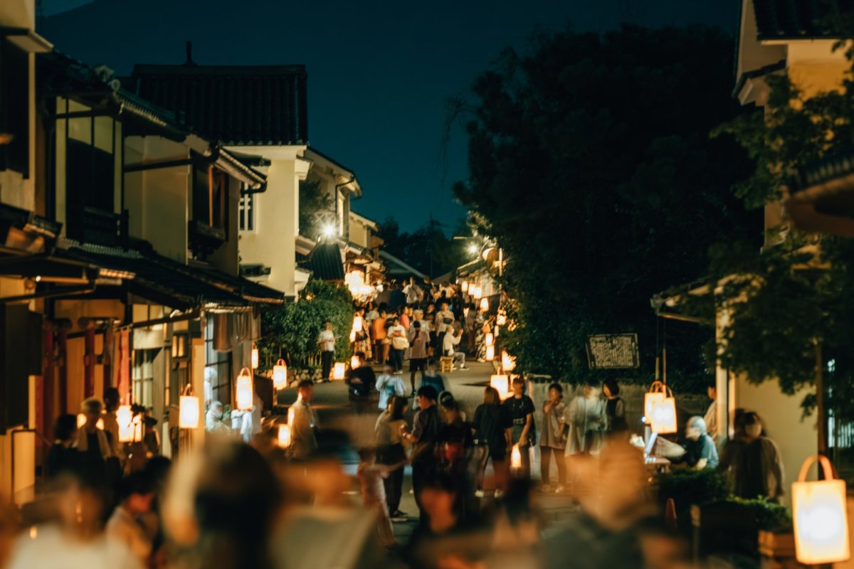 【愛媛県内子町】中秋の名月近くに町並みが幻想的になる2日間「八日市観月祭」を歩く