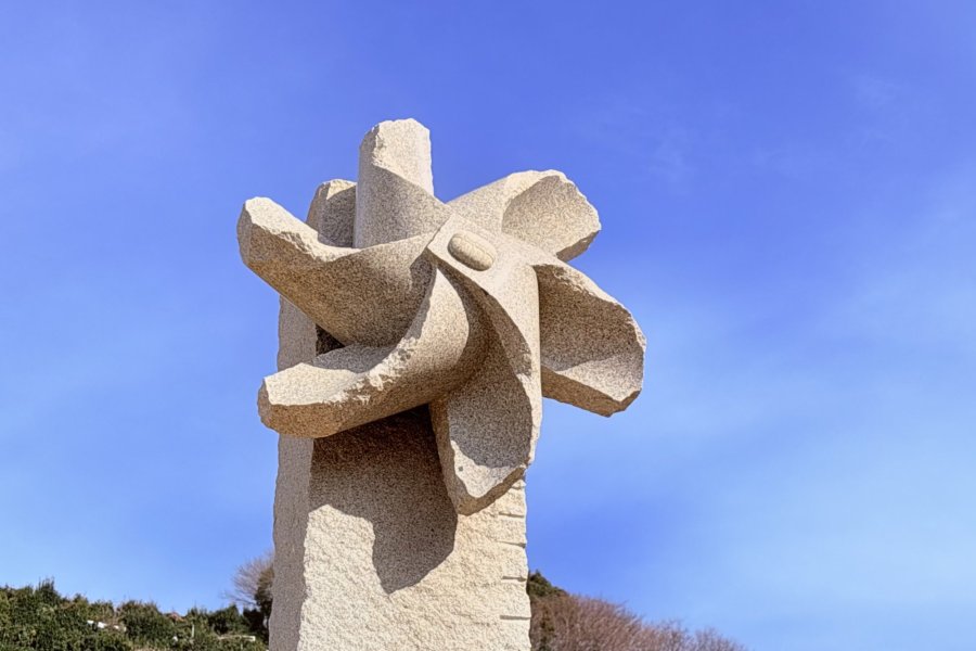 石のかざぐるま！～八幡浜の青空と海風とのコラボレーション～