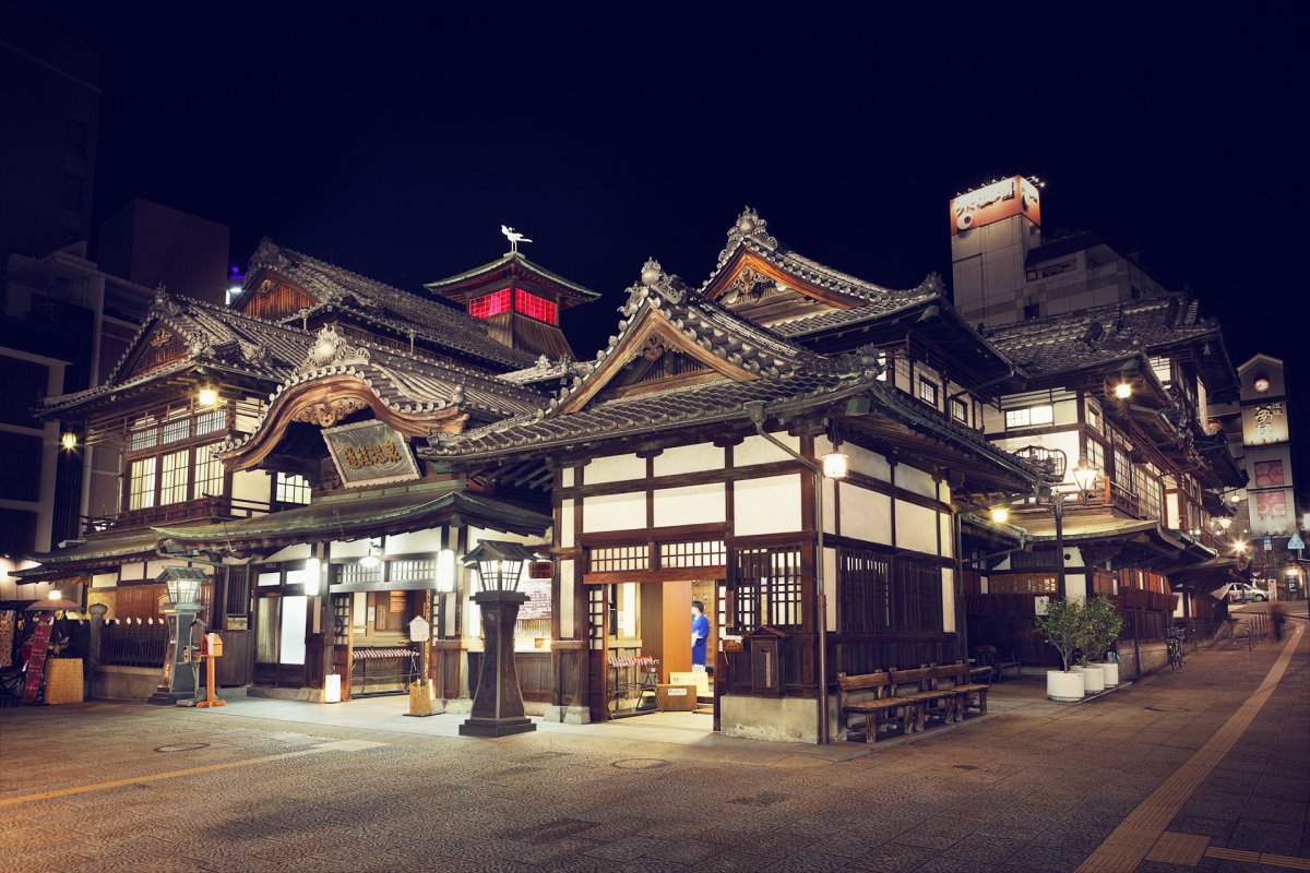 道後温泉とは？道後温泉の魅力を徹底解剖！歴史、建築から浴衣さんぽまで