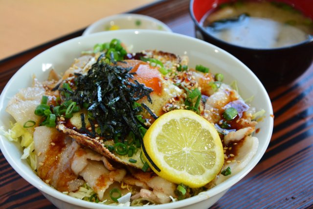 名物｢レモンポーク丼｣を食べよう！ 