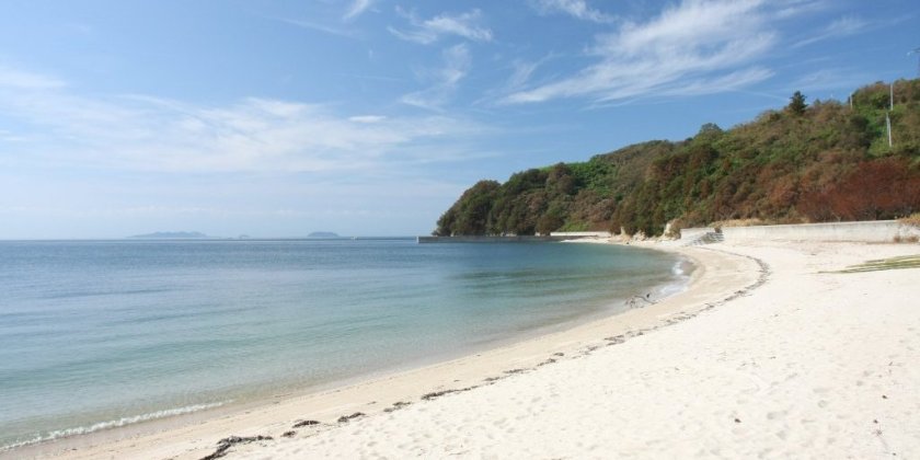 海の透明感が素晴らしく、白い砂浜がまぶしいプライベートビーチ。